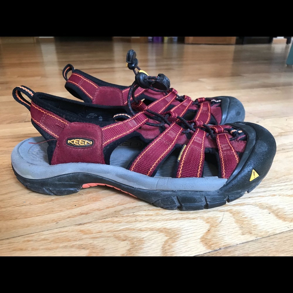 Keen Women's Burgundy and Gray Strap Closed-Toe Sandals - Picture 2 of 3